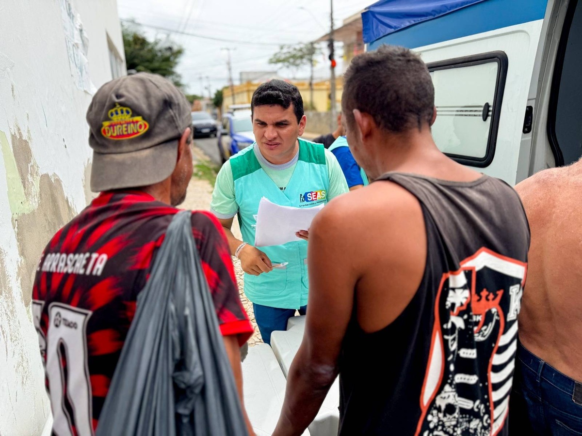 Teresina realiza ação social e atende mais de 120 pessoas em situação de rua