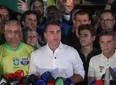 Flávio Bolsonaro cruza fronteira argentina e segue para o Equador
