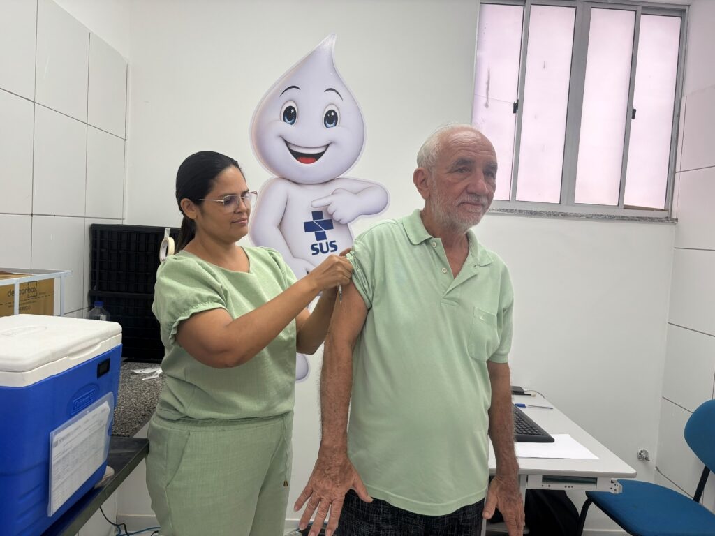 Idosos de 85 anos e mais passam a receber a vacina pneumo20 em Teresina