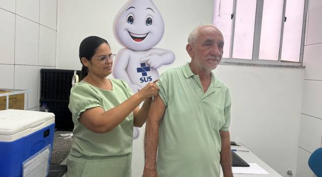 Idosos de 85 anos e mais passam a receber a vacina pneumo20 em Teresina