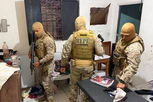 Polícia cumpre mandados em imóveis usados para guardar e distribuir drogas (Foto: Divulgação)