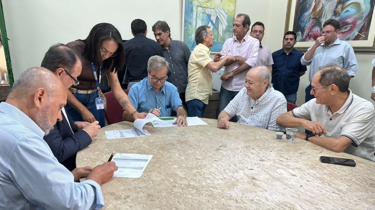 Prefeito Silvio Mendes  formaliza novo contrato de limpeza pública em Teresina