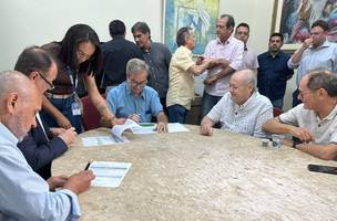 Prefeito Silvio Mendes  formaliza novo contrato de limpeza pública em Teresina (Foto: Divulgação)