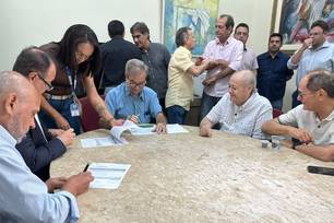 Prefeito Silvio Mendes  formaliza novo contrato de limpeza pública em Teresina (Foto: Divulgação)