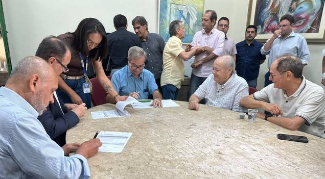Prefeito Silvio Mendes  formaliza novo contrato de limpeza pública em Teresina