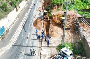 Águas de Teresina faz reparo emergencial após adutora romper na zona Sul (Foto: Divulgação)