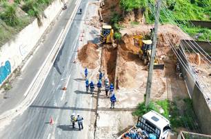 Águas de Teresina faz reparo emergencial após adutora romper na zona Sul