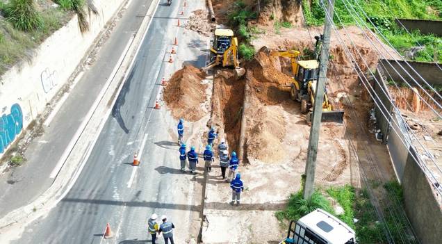 Águas de Teresina faz reparo emergencial após adutora romper na zona Sul