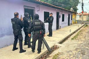 Polícia prende suspeitos de invadirem velório e atirarem em caixão em Teresina