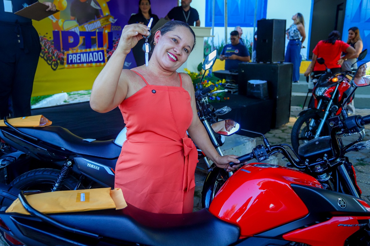 Prefeitura de Timon realiza entrega das motocicletas do IPTU Premiado 2025