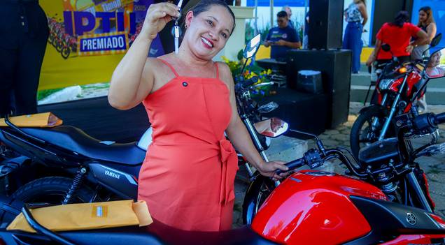 Prefeitura de Timon realiza entrega das motocicletas do IPTU Premiado 2025
