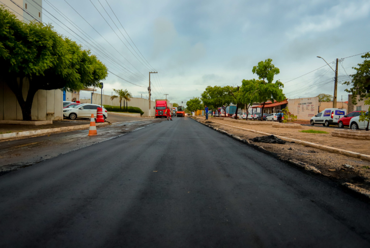 Prefeitura garante mais mobilidade e segurança com obras de pavimentação asfáltica no Parque Alvorada