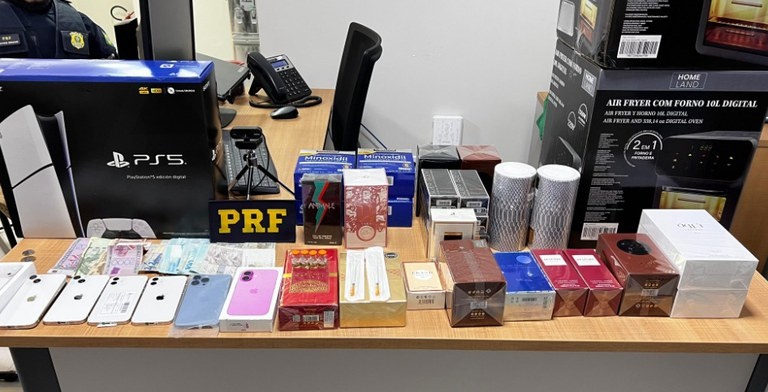 PRF intercepta carga com vários iPhones e medicamentos para emagrecimento no PI