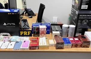 PRF intercepta carga com vários iPhones e medicamentos para emagrecimento no PI (Foto: Divulgação)