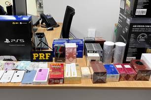 PRF intercepta carga com vários iPhones e medicamentos para emagrecimento no PI (Foto: Divulgação)