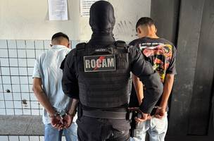 Rocam flagra adolescentes com arma em carro na zona Norte de Teresina (Foto: Divulgação)