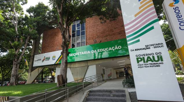 Seduc convoca mais de 1.200 profissionais para escolas de tempo integral