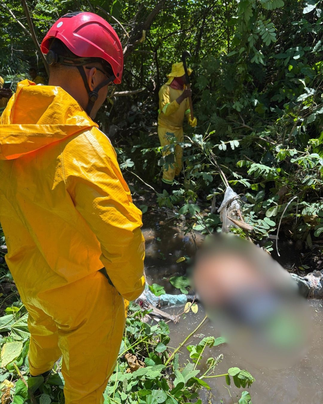 Bombeiros localizam corpo de homem que caiu em bueiro durante chuva em Teresina