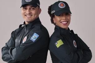 Policiais do Piauí passam a utilizar nova farda e governo entrega armamentos