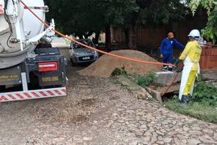 SDU Sul faz trabalho preventivo de limpeza de galerias em Teresina (Foto: Divulgação)