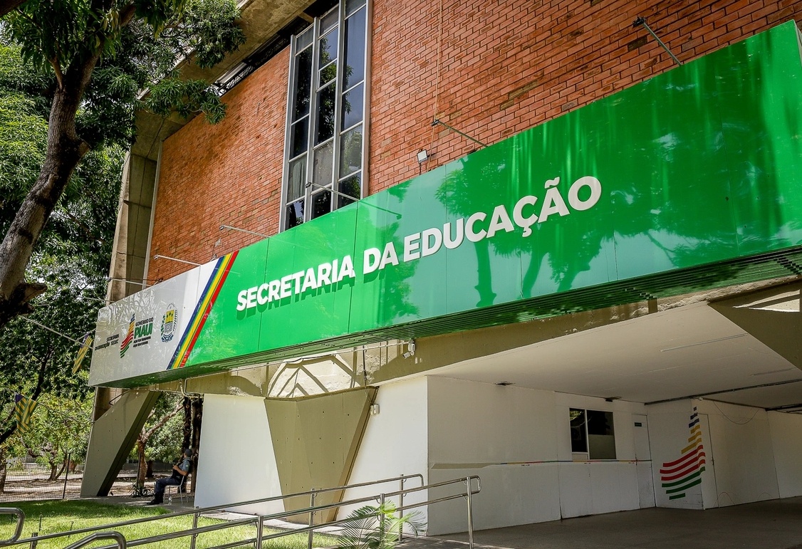 Seduc convoca mais de mil profissionais para rede de educação