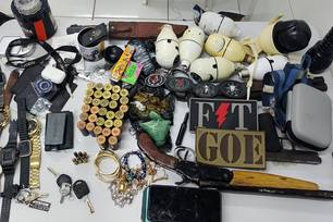 Suspeitos de assalto em clínica são preso pela polícia em Timon (Foto: Divulgação)