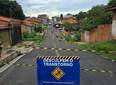Após erosão, trecho de rua é interditado na zona Sul de Teresina