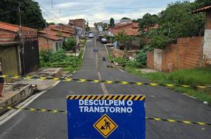 Após erosão, trecho de rua é interditado na zona Sul de Teresina (Foto: Divulgação)