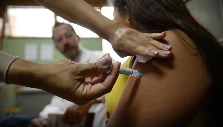 Empresas deverão informar trabalhadores sobre cânceres e vacina