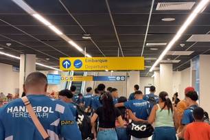 Equipe de handebol escolar do Piauí disputa competição na Macedônia do Norte