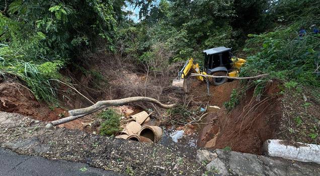 Prefeitura realiza interdição após cratera abrir na margem da Avenida Maranhão