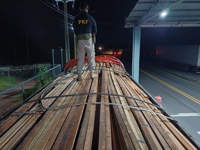 PRF apreende carga de madeira irregular e comprimidos de rebite no Piauí