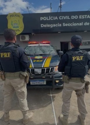 PRF prende homem com dois mandados em aberto após tentativa de fuga no Piauí