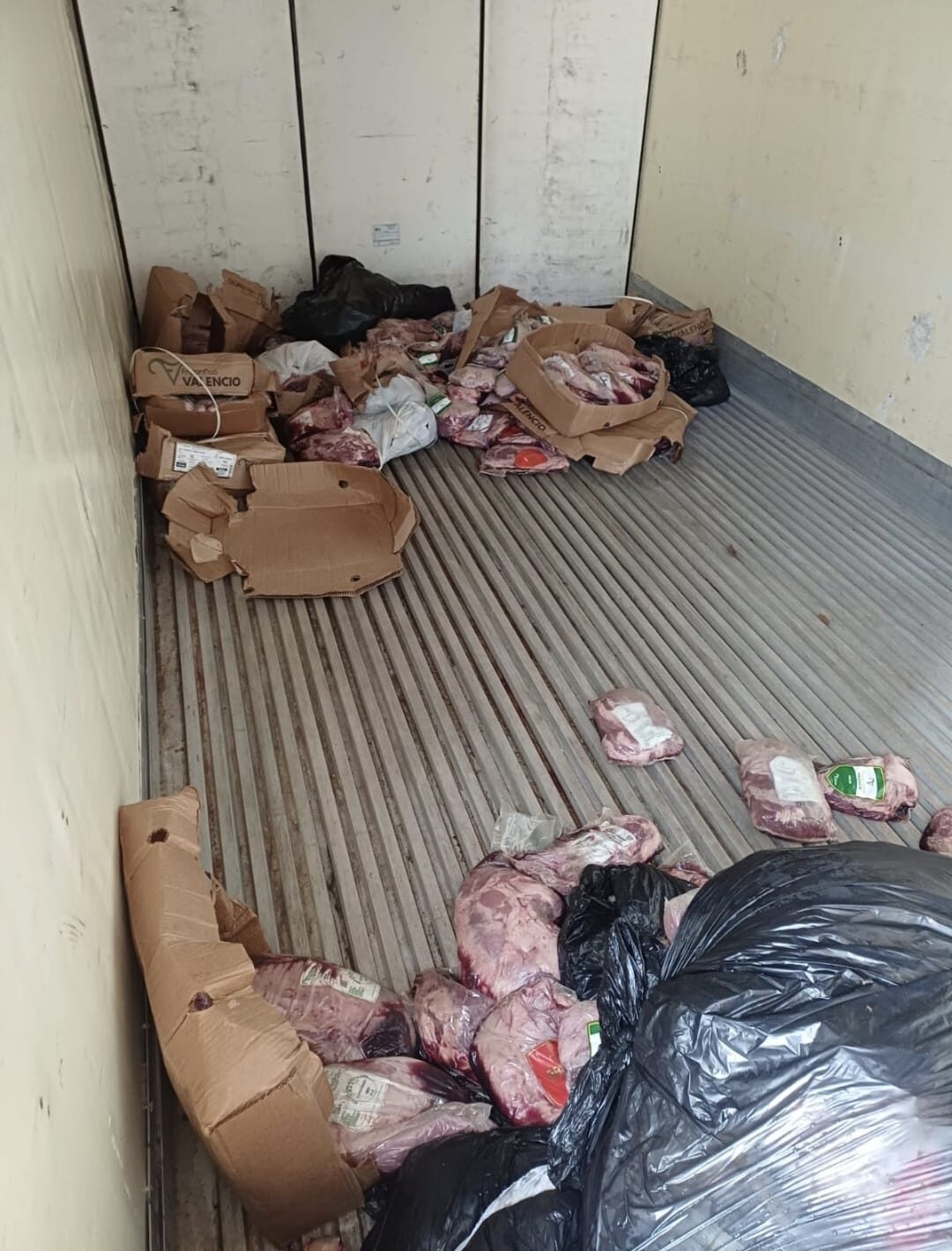 Adapi e PRF apreendem carga de carne vencida e sem refrigeração no Piauí