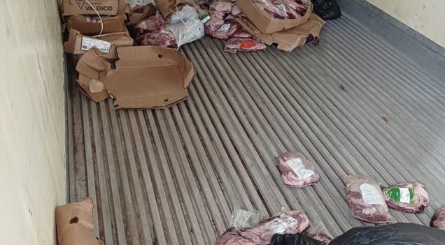 Adapi e PRF apreendem carga de carne vencida e sem refrigeração no Piauí
