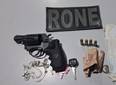 Adolescente é apreendido com arma após perseguição em Teresina