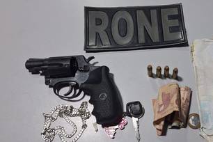 Adolescente é apreendido com arma após perseguição em Teresina (Foto: Divulgação)