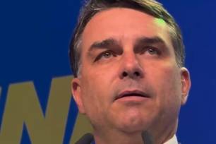 Flávio confirma encontro com Vorcaro após banqueiro ter sido preso
