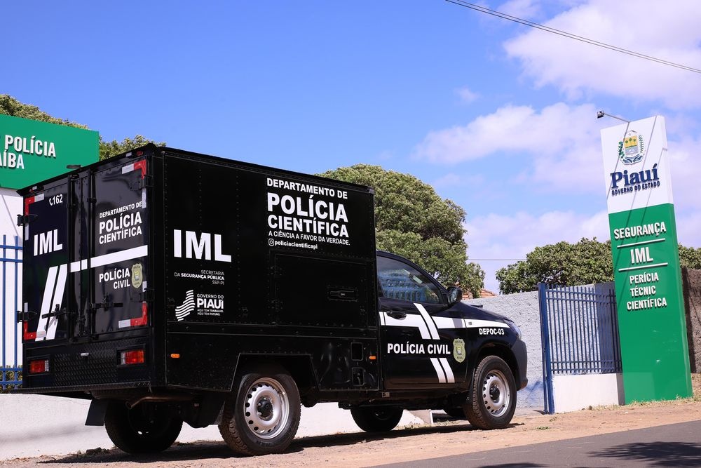 Mãe e filho são mortos a tiros em frente de casa em Parnaíba
