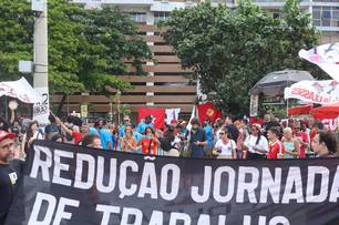 Parecer da 6x1 é adiado em meio à pressão para transição de 10 anos