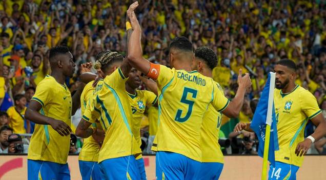 Ancelotti escala 2 times e seleção se despede com goleada sobre Panamá