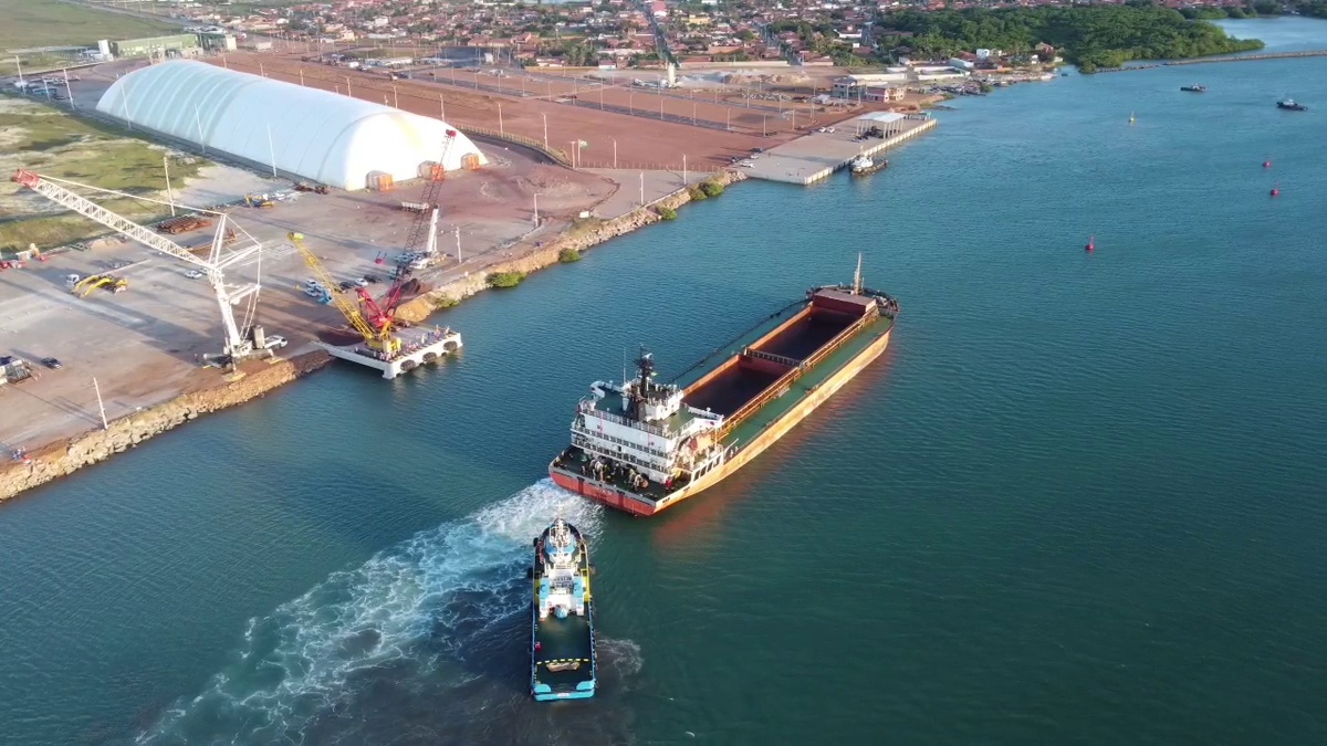 Após 116 anos, Porto Piauí inicia exportação de minério de ferro para a China