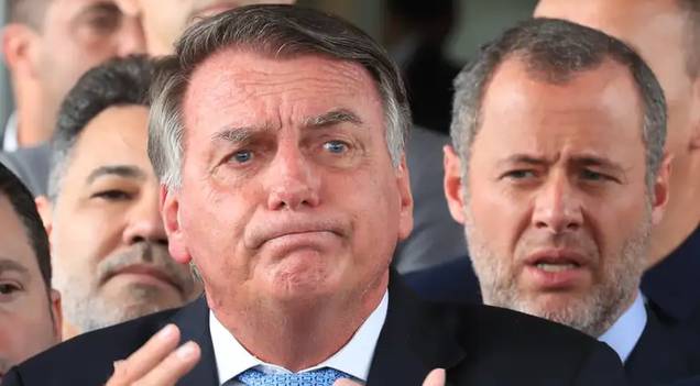 Bolsonaro diz ao STF que não está proibido de manter arma em casa
