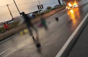 Homem morre e mulher fica ferida após acidente em Teresina; moto pegou fogo (Foto: Divulgação)