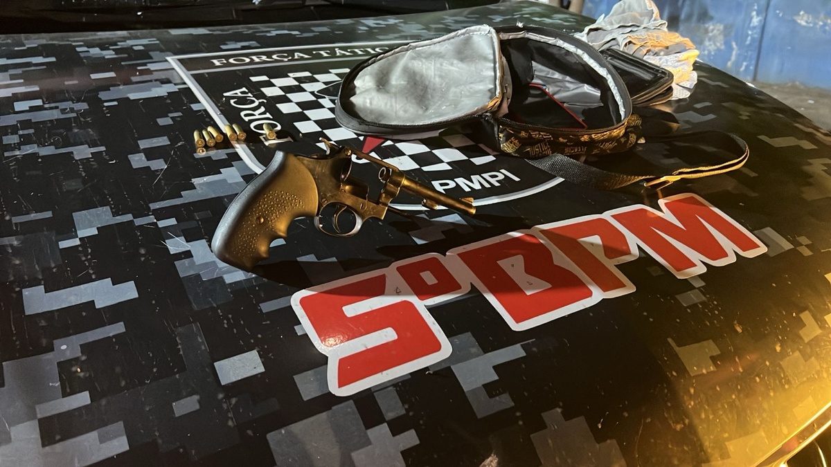 Homem tenta esconder arma com mulher, mas acaba preso em Teresina