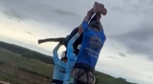 Justiça mantém prisão de instrutores por morte de jovem arremessada de ponte