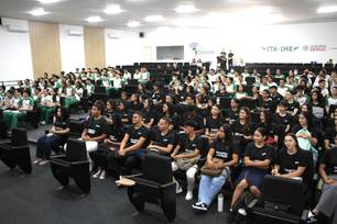 Mais de 1.200 estudantes iniciam preparação para alcançar nota mil no Enem