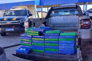 PRF apreende cerca de135 kg de cocaína escondidos em veículo no Piauí (Foto: Divulgação)