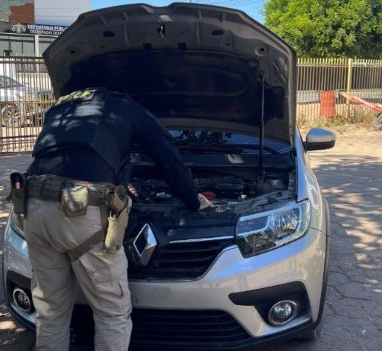 PRF prende no Piauí homem com carro roubado na Bahia