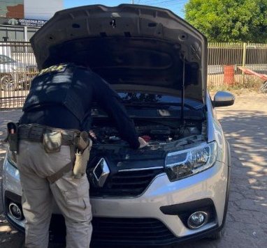 PRF prende no Piauí homem com carro roubado na Bahia
